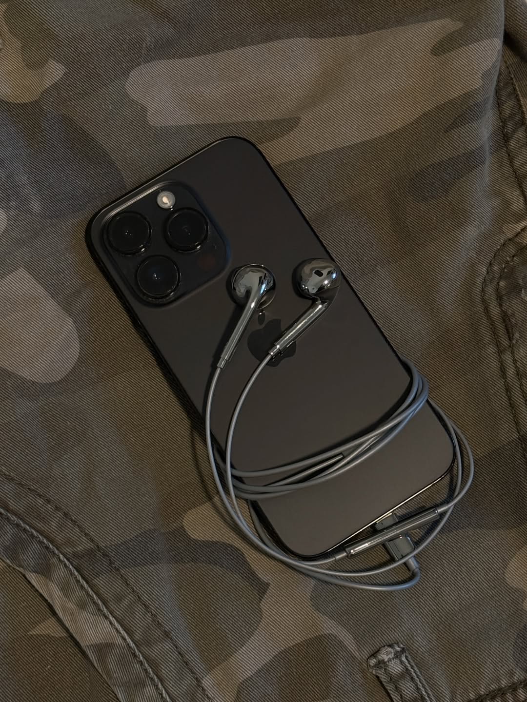 Street style with earphones